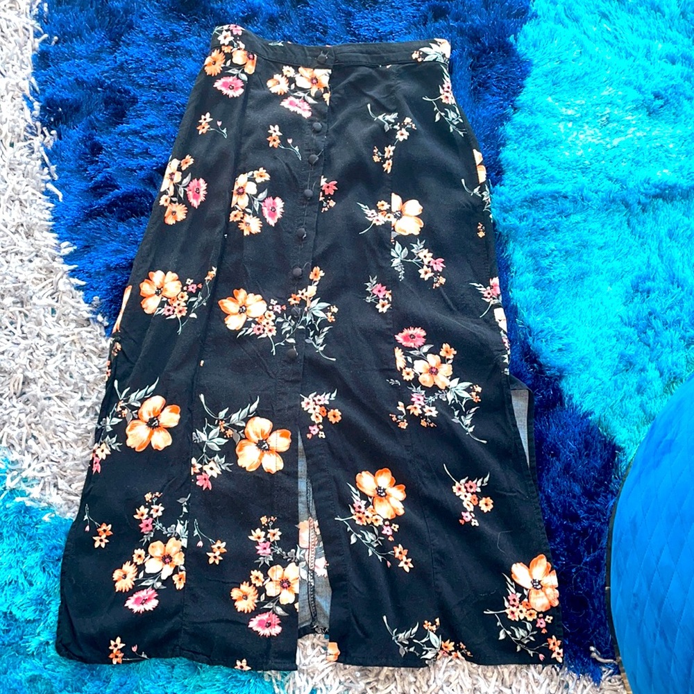 Side slit midi skirt with flowers